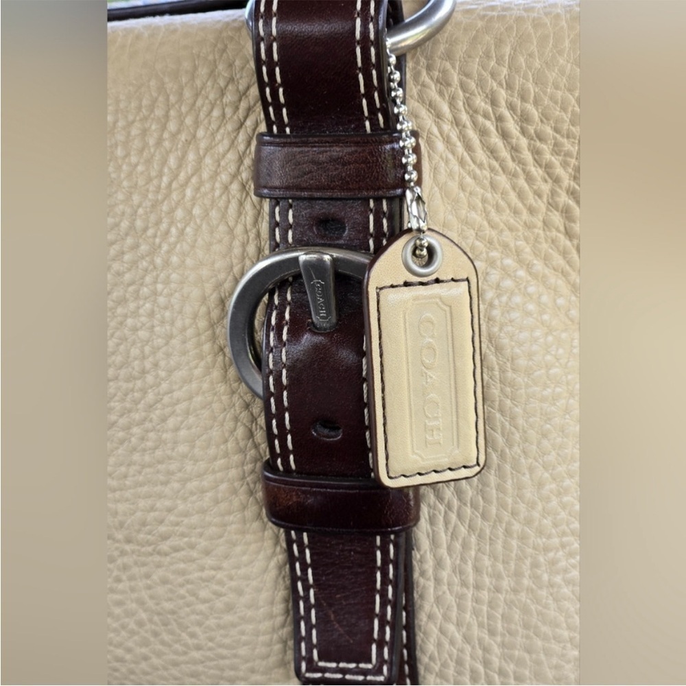 Coach Chelsea Beige Pebbled Leather Zipper Closure Shoulder Bag - Picture 13 of 15